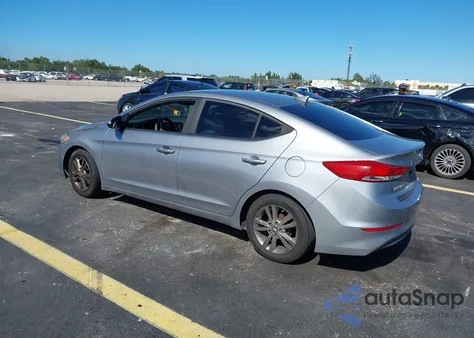 2017 Hyundai Elantra Se z USA, uszkodzony, nr VIN 5NPD84LFXHH061551